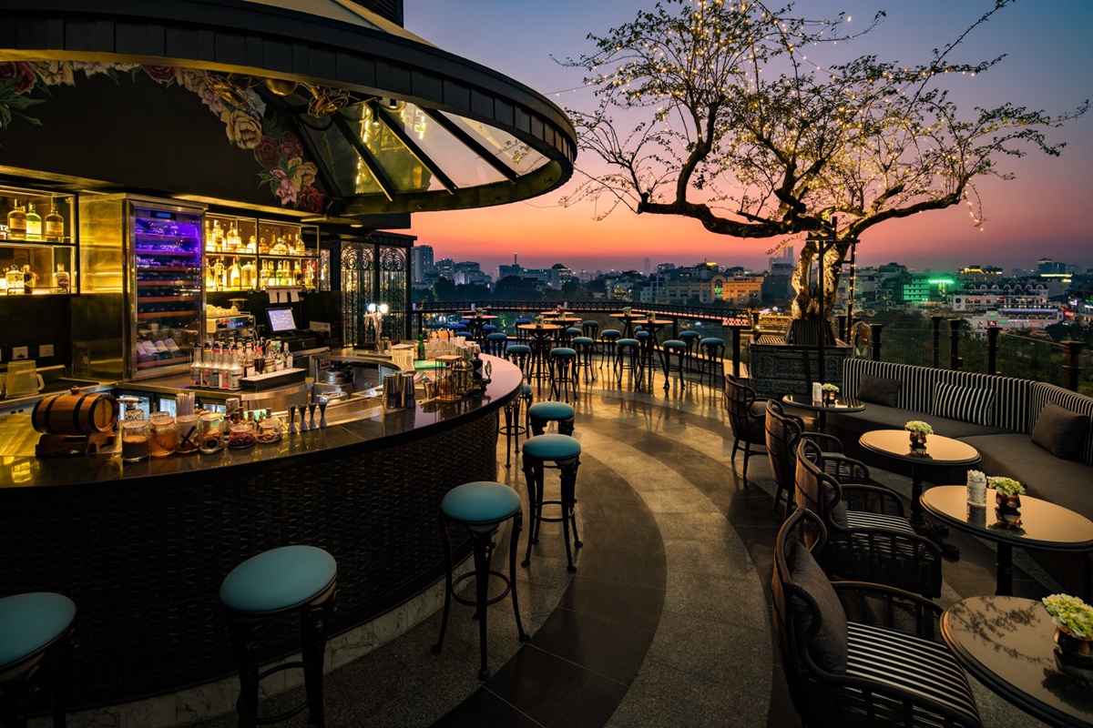 Sky Bar tại tầng cao dự án Diamond Sky Vạn Phúc City